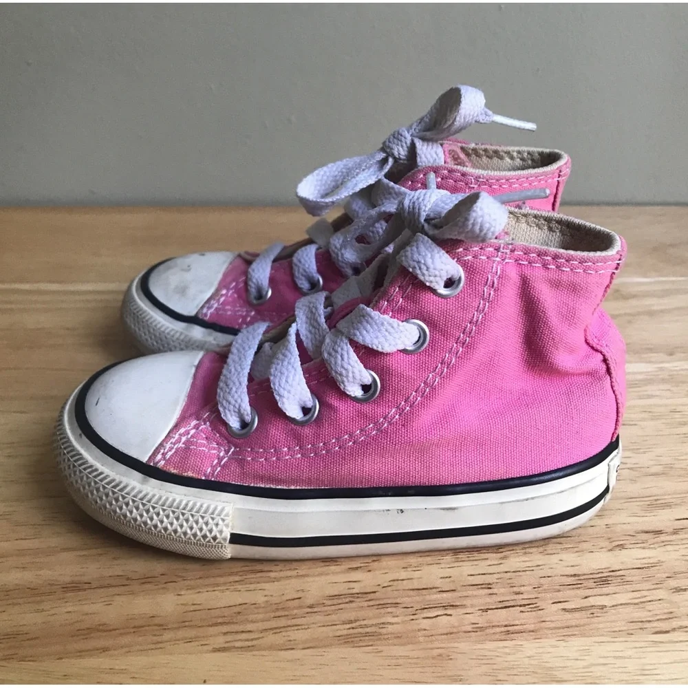 Converse All-Star Chuck Taylor High-Tops Pink Size: US Toddler 6 EUR 22 CM 13